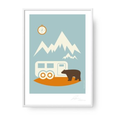 Pastelowy plakat retro przedstawiający szczyty górskie , camping i niedźwiedzia