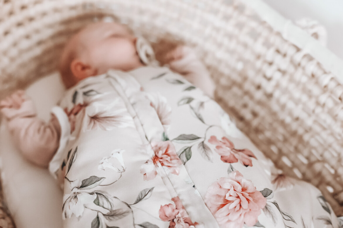 Dlaczego bezpieczeństwo Twojego dziecka zależy od odpowiednio dobranego rożka, śpiworka czy pościeli?