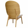 Duży wygodny drewniany designerski fotel z białą tapicerką, do salonu, czytania lub karmienia.W zestawie z podnóżkiem lub bez.